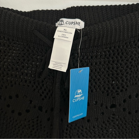 NWT It's What's Inside Black Cover-Up Shorts Black Crochet Beach Shorts L - Picture 7 of 7